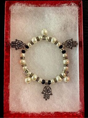 Boutique Silver Hamsa Hand Faux Pearl Beaded Artisan Stretch Charm Bracelet